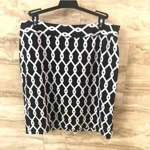 Adrienne Vittadini Black and white Skirt - Size 12 Petite